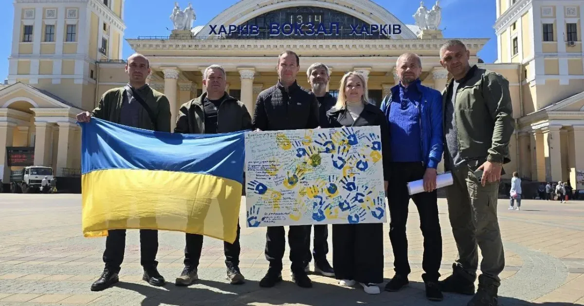 Благодійники, які провели дітлахів на відпочинок Діти із Золочівщини відвідають Івано-Франківщину. Про це повідомив начальник Золочівської селищної військової адміністрації Віктор Коваленко.