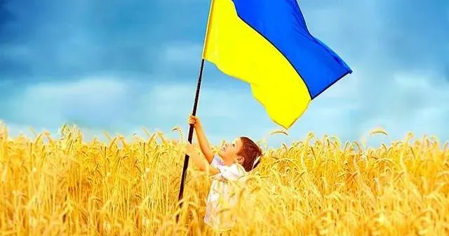 Фото ілюстративне Віктор Коваленко привітав українців з Днем Державного прапора на порталі Gromada Group