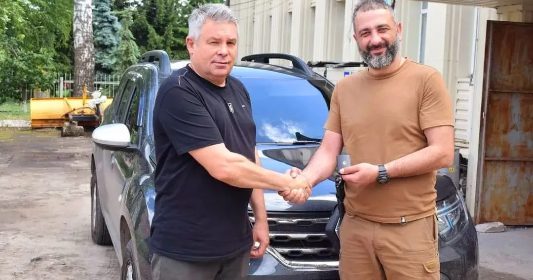 Фото з відкритих джерел Золочівська громада передала автомобіль бійцям бригади на порталі Gromada Group