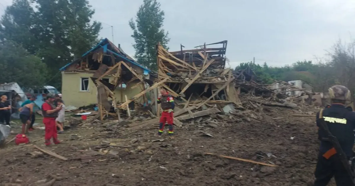 Фото з місця події 03.09.2024 року село Макарове, Золочівської громади 3 вересня ворог обстріляв село Золочівської громади