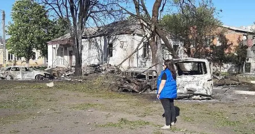 Фото з інтернет-джерел Волонтери гуманітарної місії «Проліска» оперативно приїхали в Золочів і почали видачу будматеріалів після обстрілів рф на порталі Gromada Group